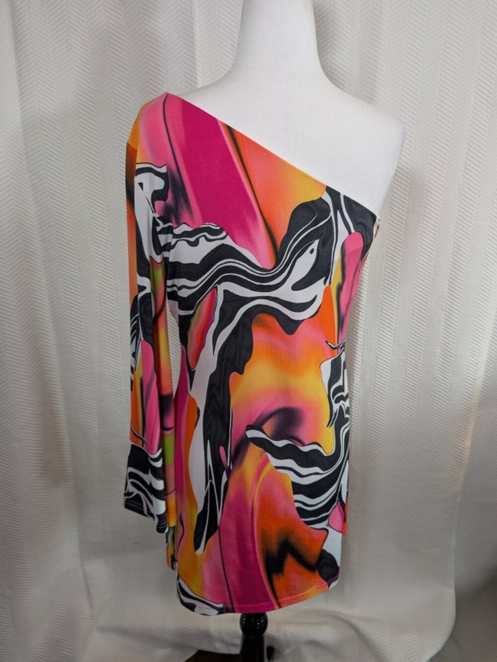One-Shoulder Multicolor Abstract Print Top - Picture 4 of 12